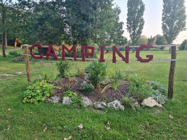 Camping De La Reuille Flere-la-Riviere Екстериор снимка