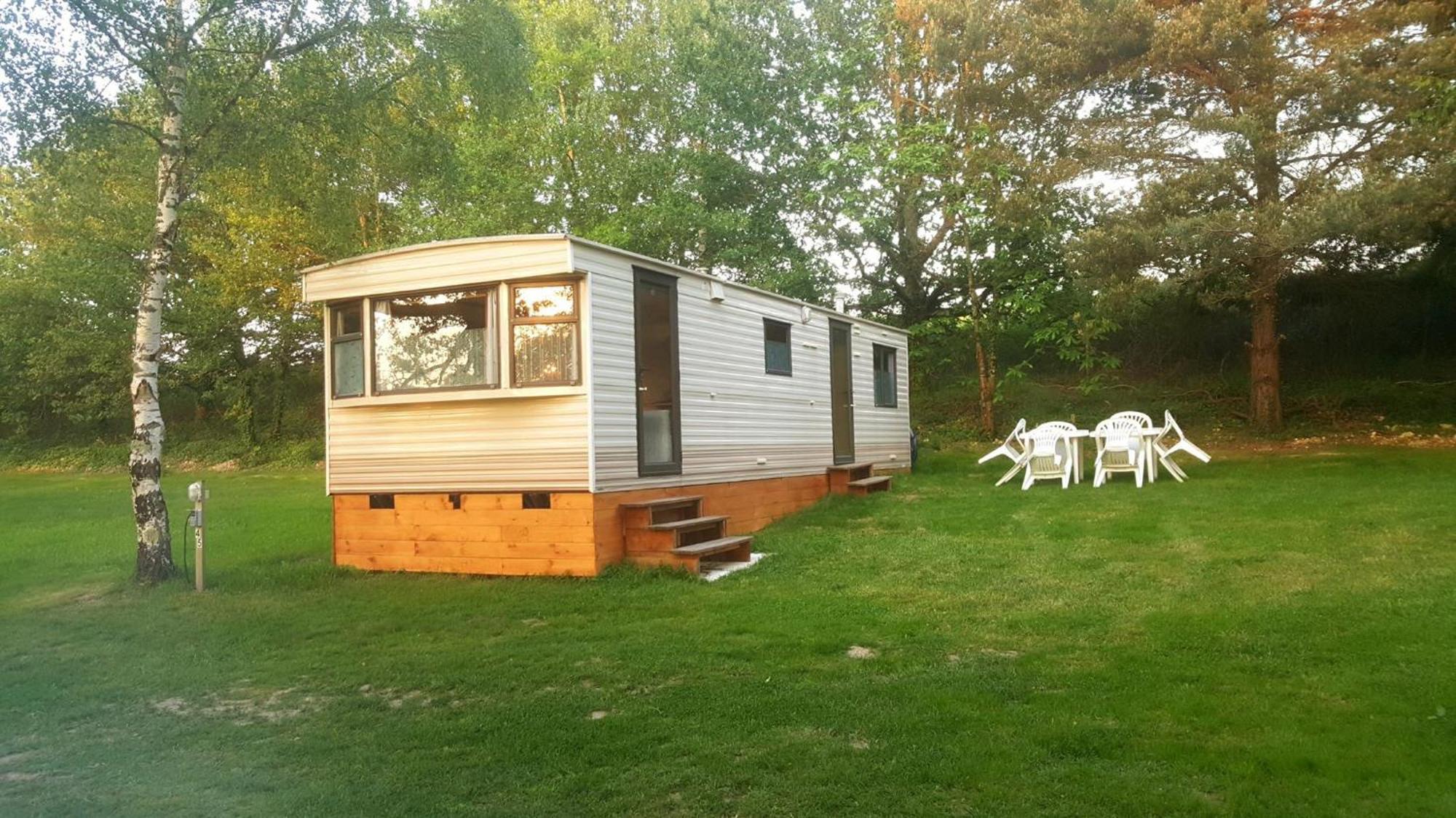 Camping De La Reuille Flere-la-Riviere Екстериор снимка