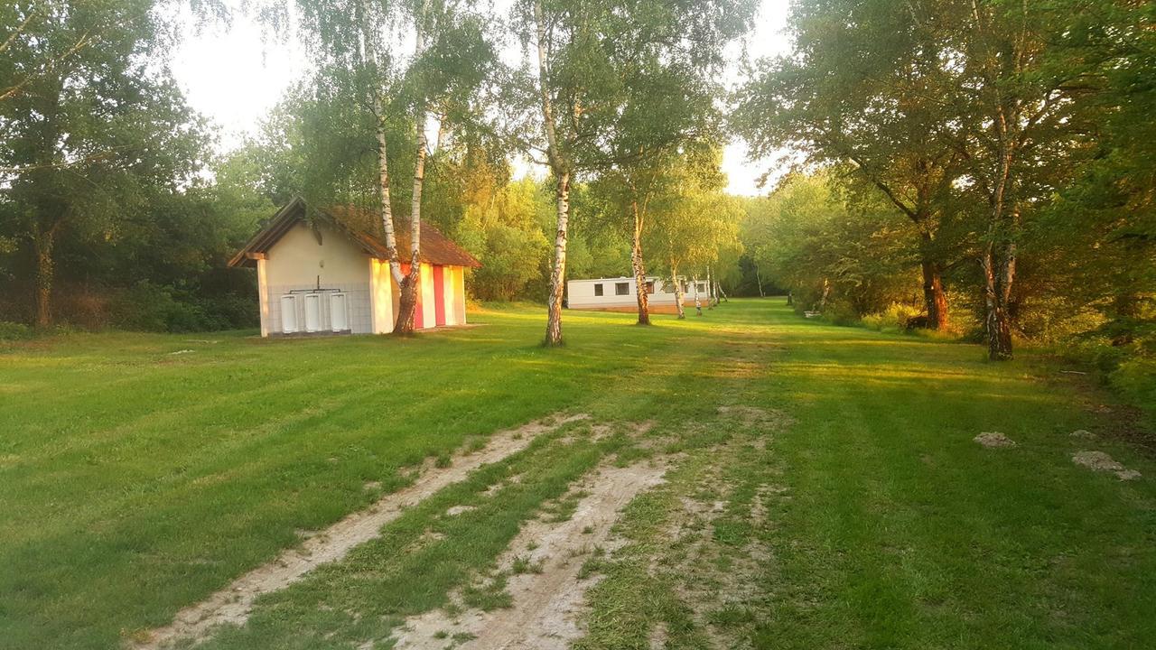 Camping De La Reuille Flere-la-Riviere Екстериор снимка